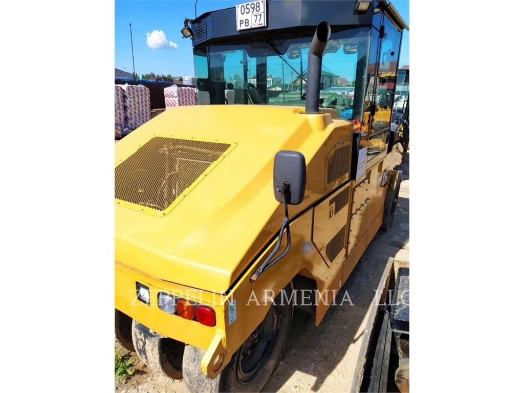 CAT CW34LRC Pneumatikus kerekes hengerek