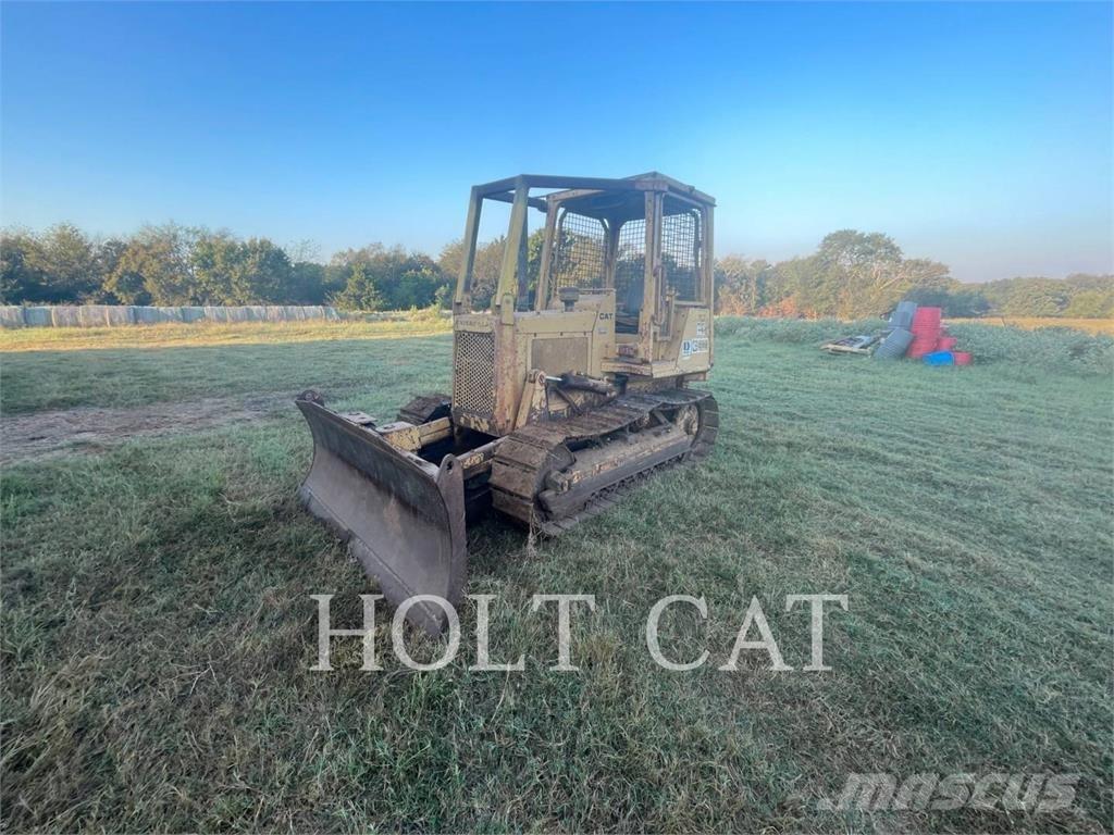 CAT D3B lánctalpas dózerek