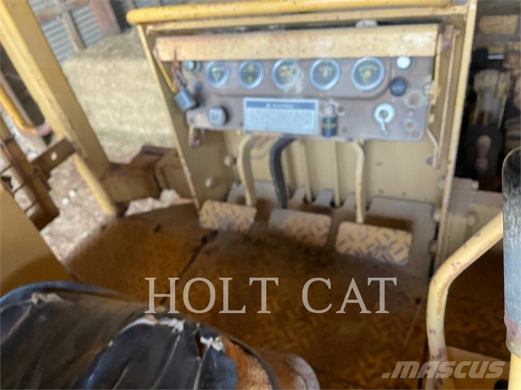 CAT D3B lánctalpas dózerek