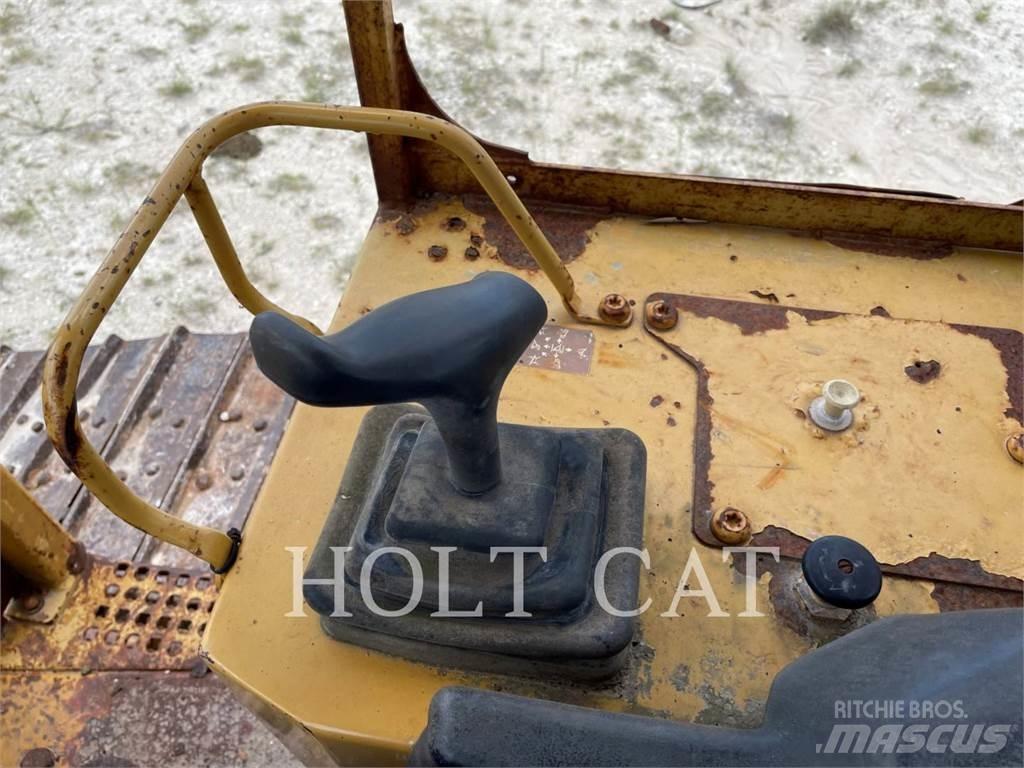 CAT D5M lánctalpas dózerek