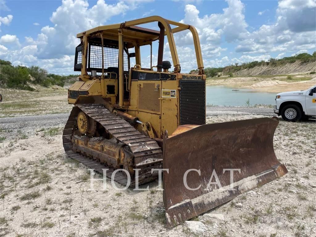 CAT D5M lánctalpas dózerek