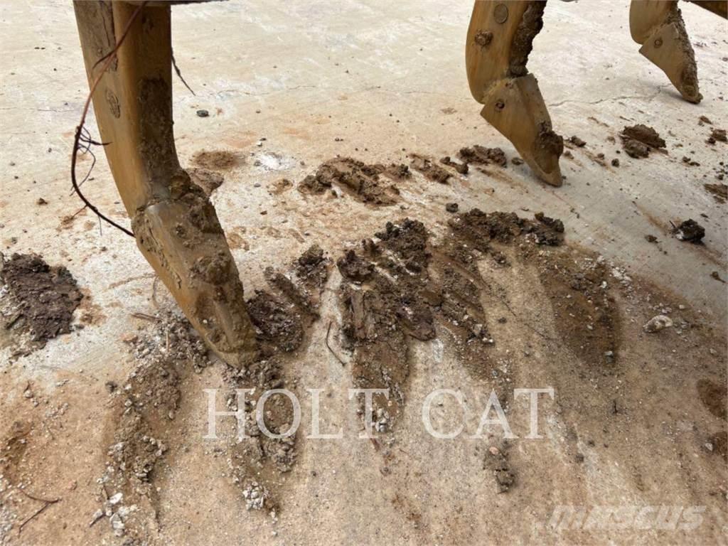 CAT D6 XE Gumikerekes homlokrakodók