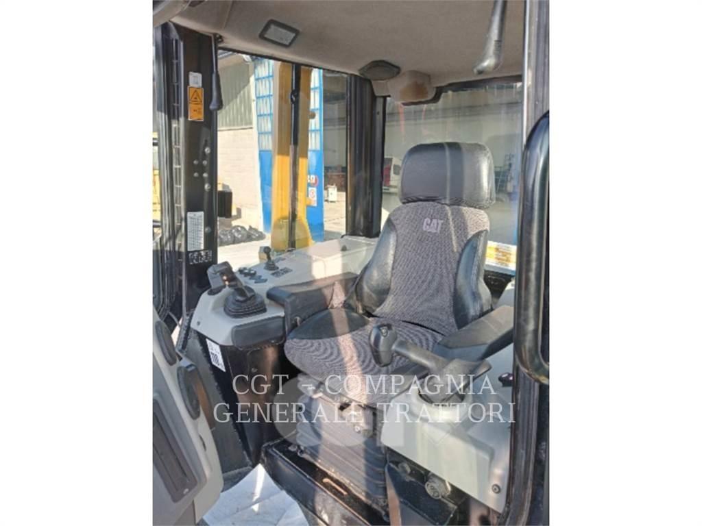 CAT D6N lánctalpas dózerek