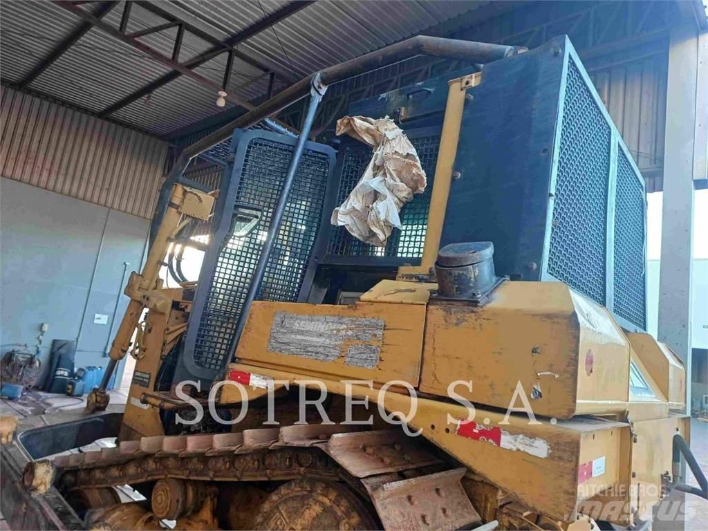 CAT D6T lánctalpas dózerek