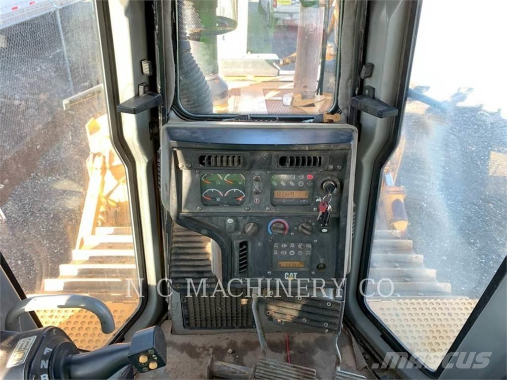 CAT D6T lánctalpas dózerek