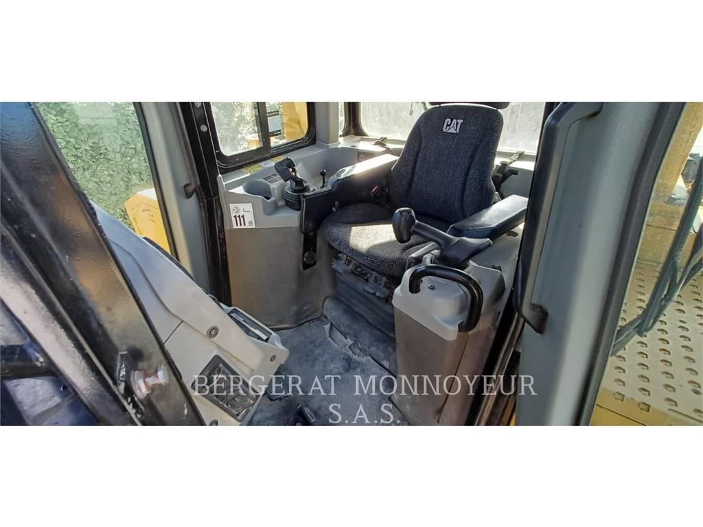 CAT D6T3B XW lánctalpas dózerek