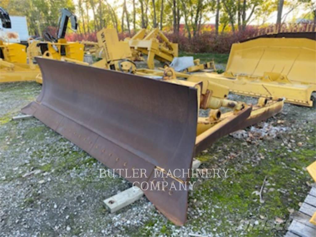CAT D7 A BLADE Tolólapok