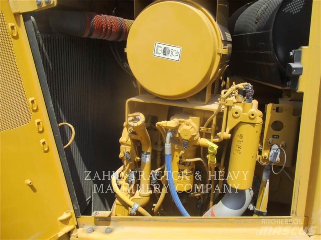 CAT D8T lánctalpas dózerek