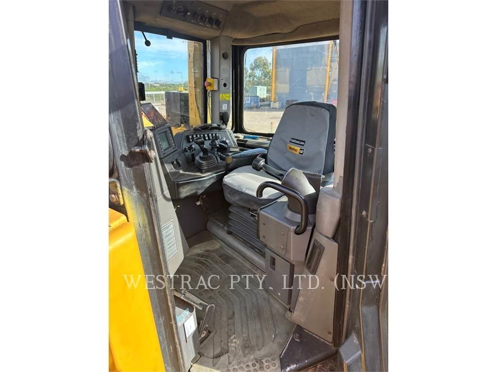 CAT D8T lánctalpas dózerek