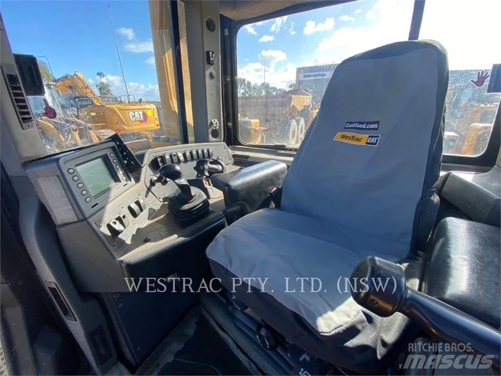 CAT D8T lánctalpas dózerek