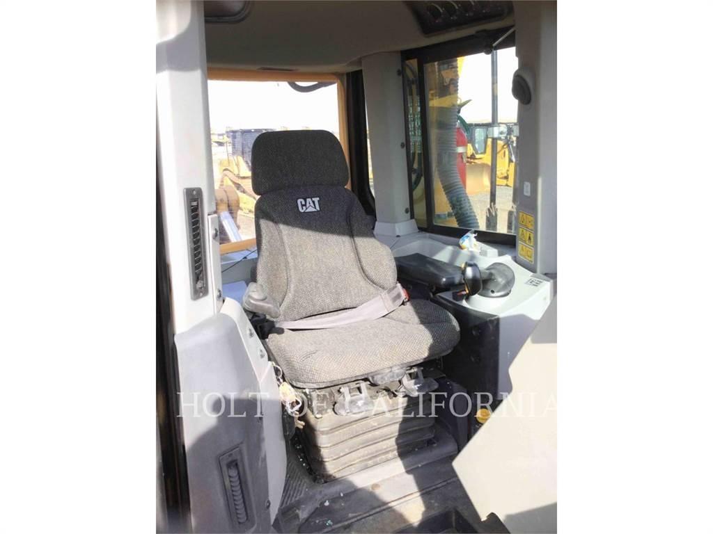 CAT D8T lánctalpas dózerek