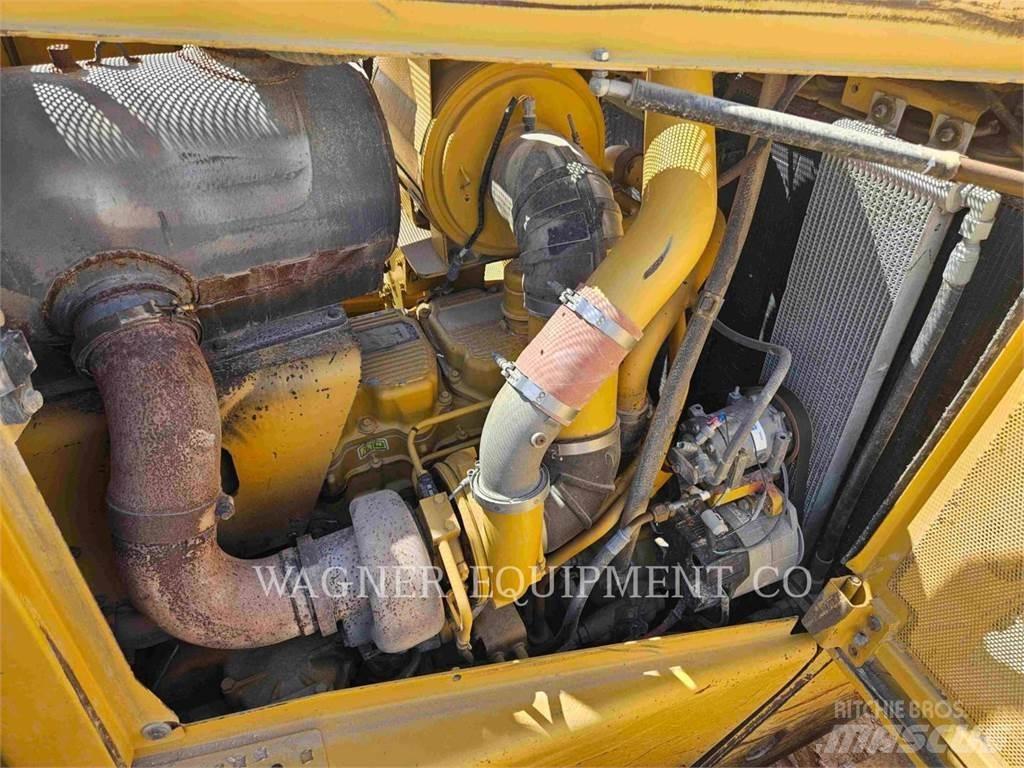 CAT D8T lánctalpas dózerek
