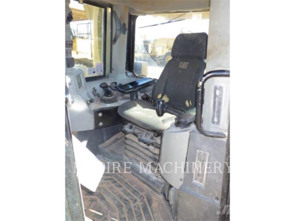 CAT D8T lánctalpas dózerek