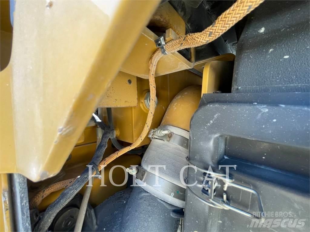 CAT D8T lánctalpas dózerek