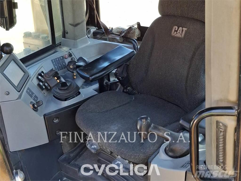 CAT D8T lánctalpas dózerek