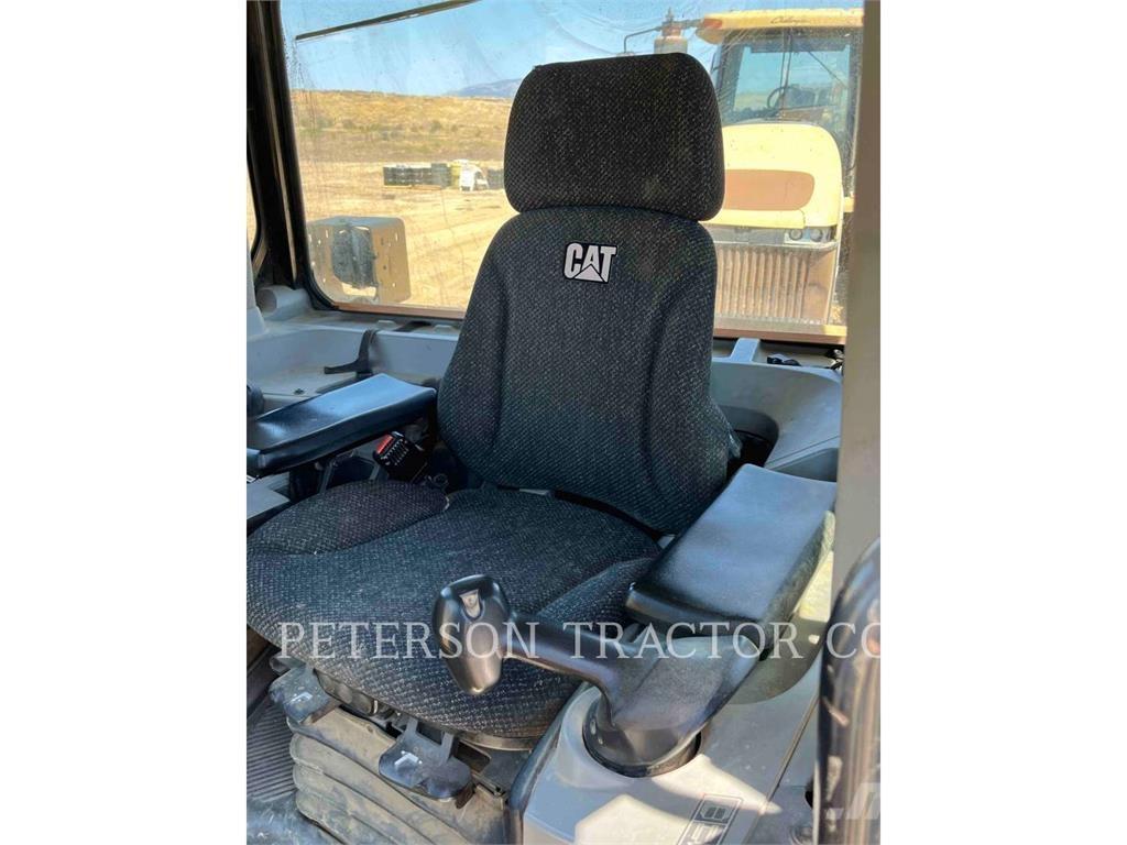 CAT D8T lánctalpas dózerek