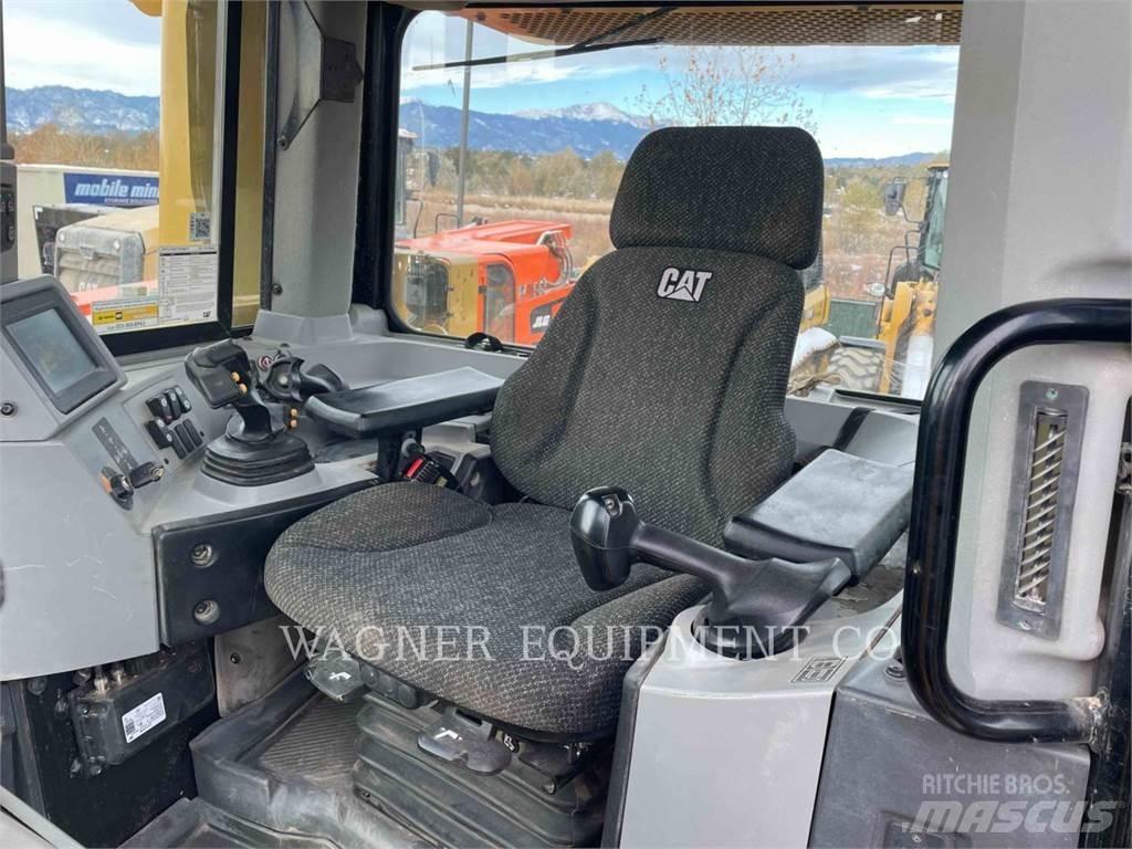 CAT D8T lánctalpas dózerek