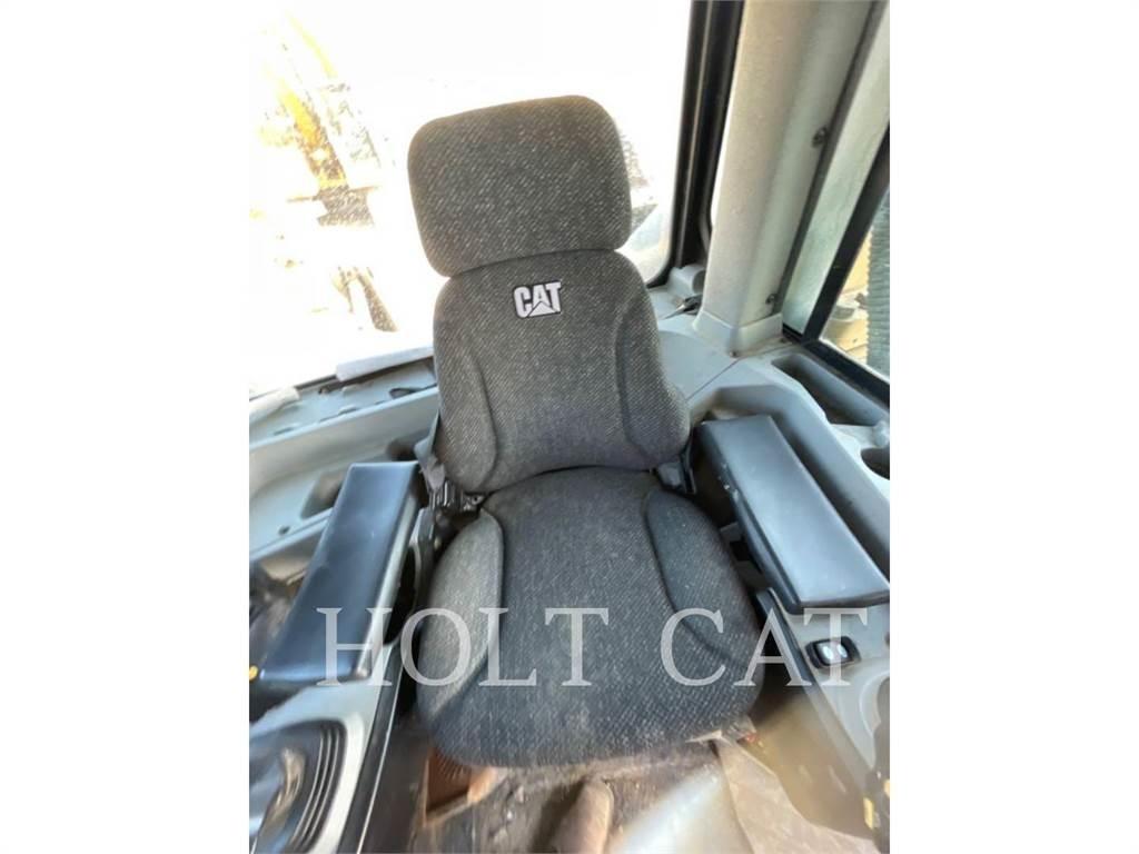 CAT D8T lánctalpas dózerek