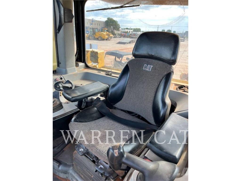 CAT D8T 4XLARO lánctalpas dózerek