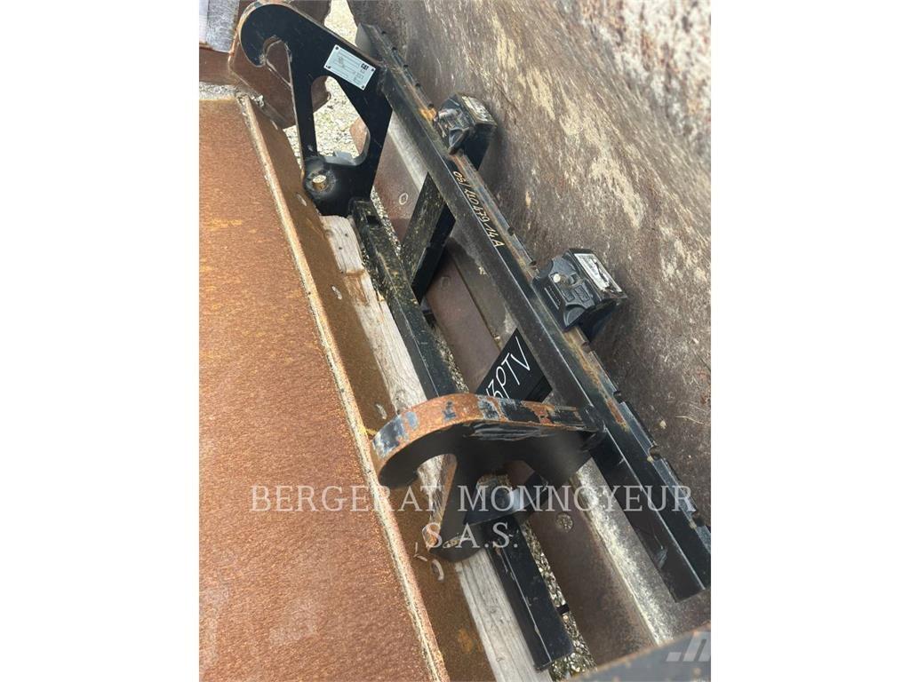 CAT FOURCHE 906 Építőipar - Egyebek