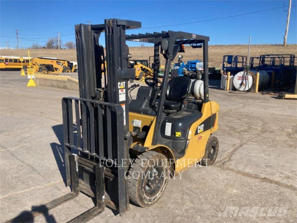 CAT GP25N Bontásra használt kotrók