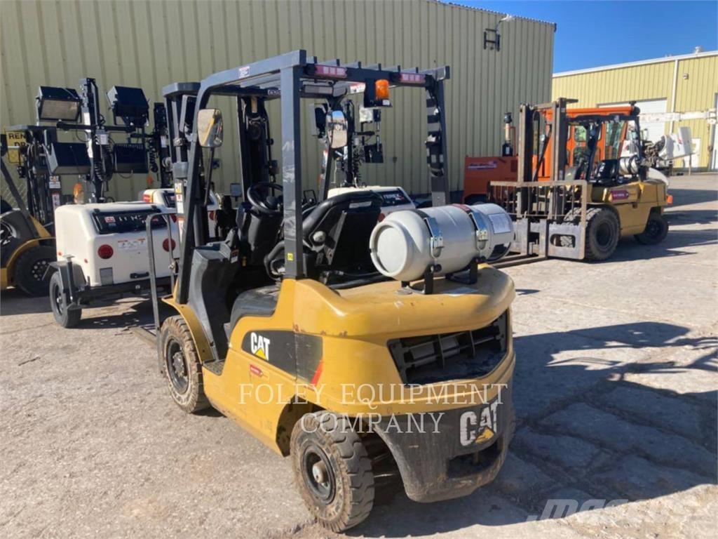 CAT GP25N Bontásra használt kotrók