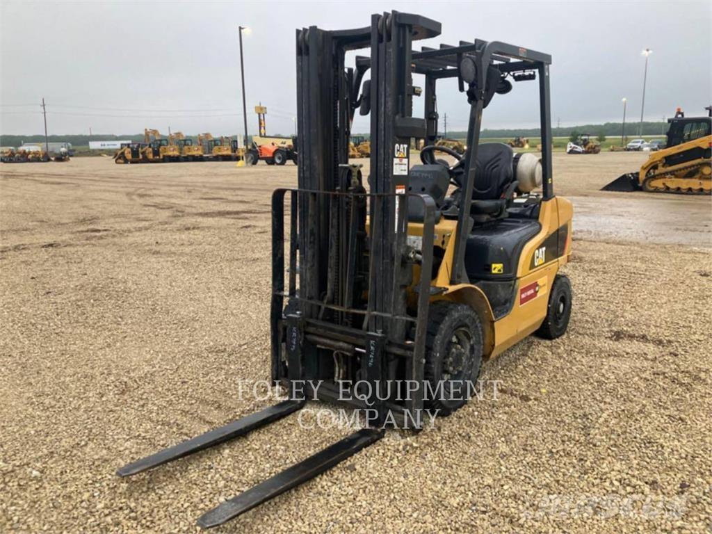 CAT GP25N Bontásra használt kotrók