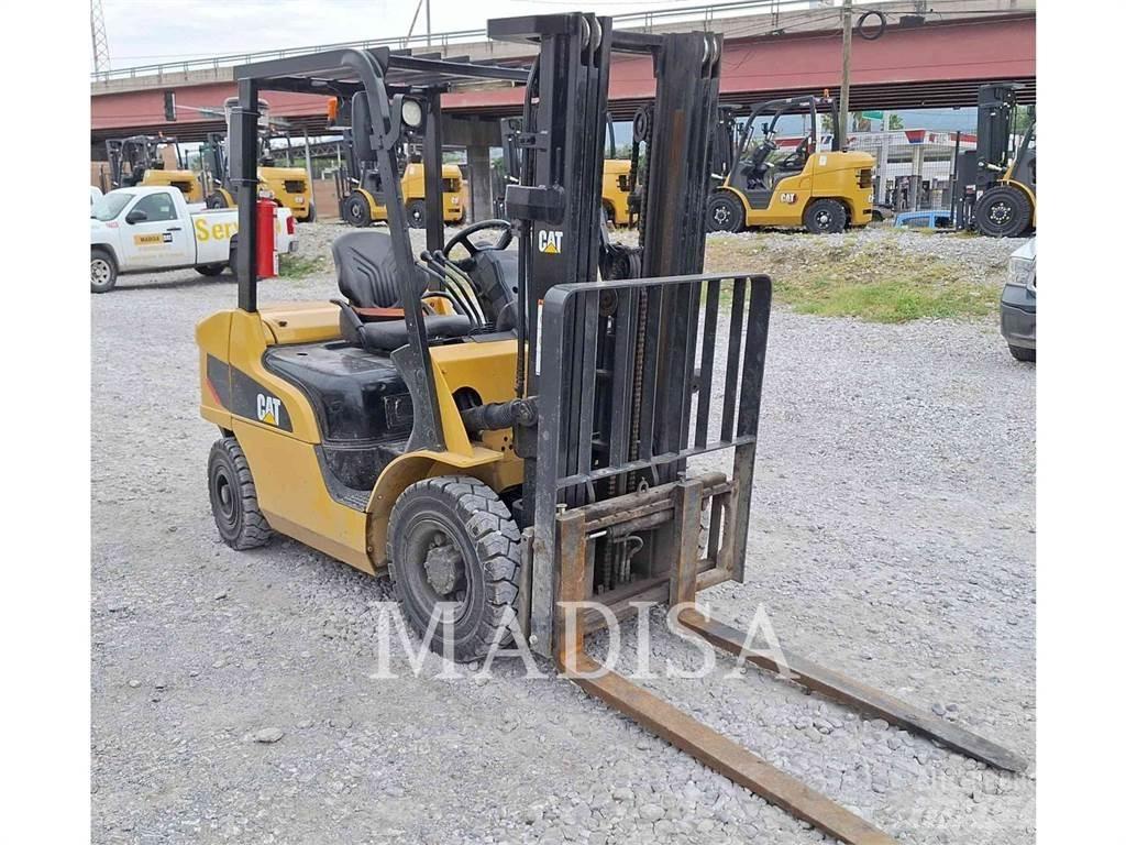 CAT LIFT TRUCKS DP25NM5 Dízel targoncák