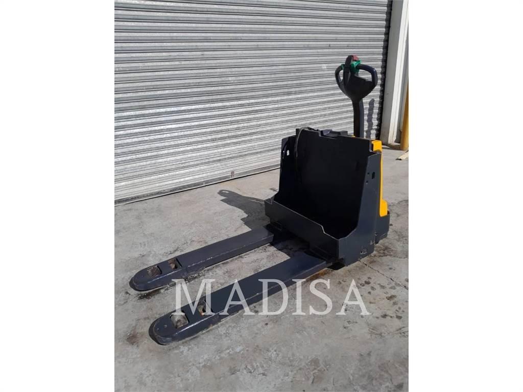 CAT LIFT TRUCKS EJE120E Golfkocsik