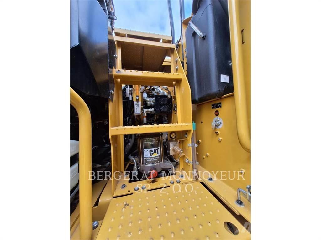 CAT M 314 Gumikerekes kotrók