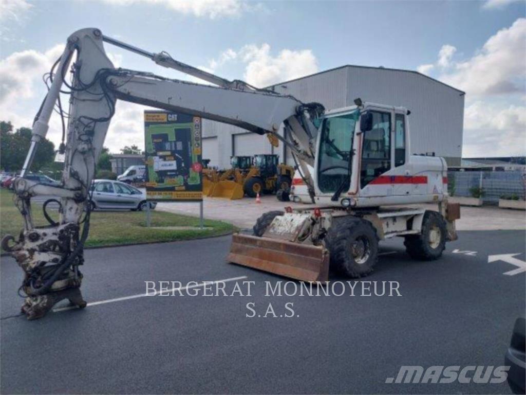 CAT M313D Gumikerekes kotrók