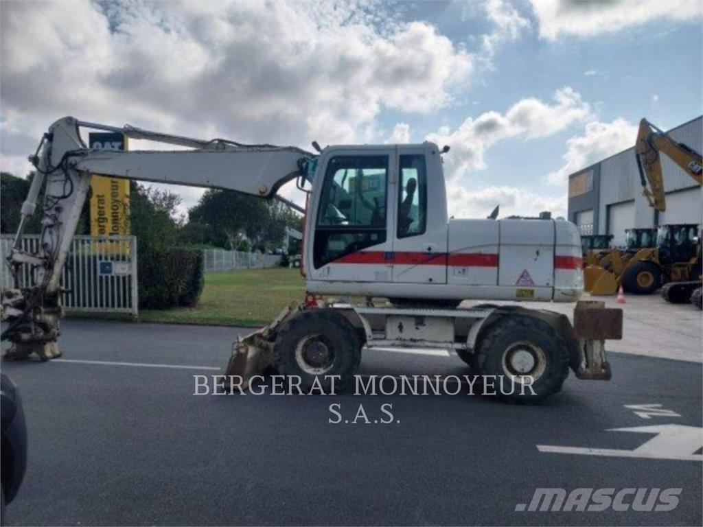 CAT M313D Gumikerekes kotrók