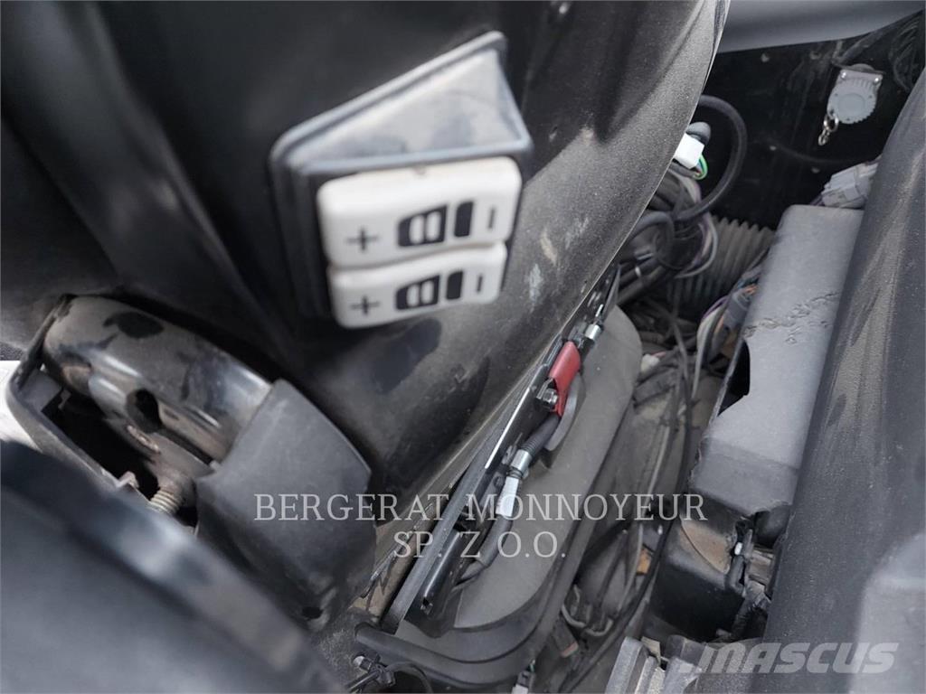 CAT M313D Gumikerekes kotrók