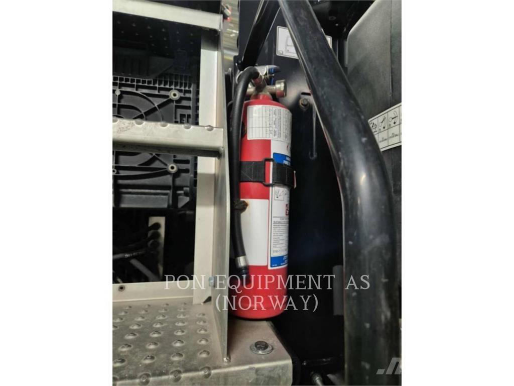 CAT M314F Gumikerekes kotrók