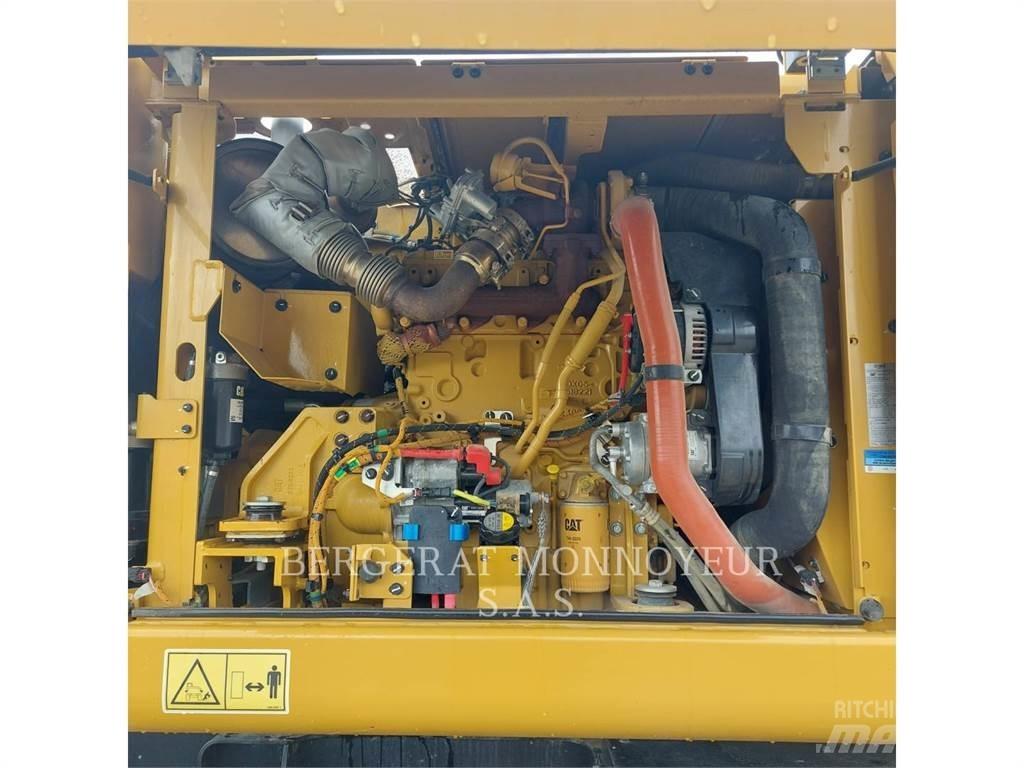CAT M315 Gumikerekes kotrók