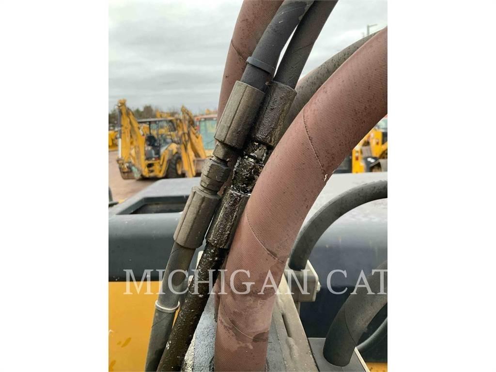 CAT M315 Gumikerekes kotrók