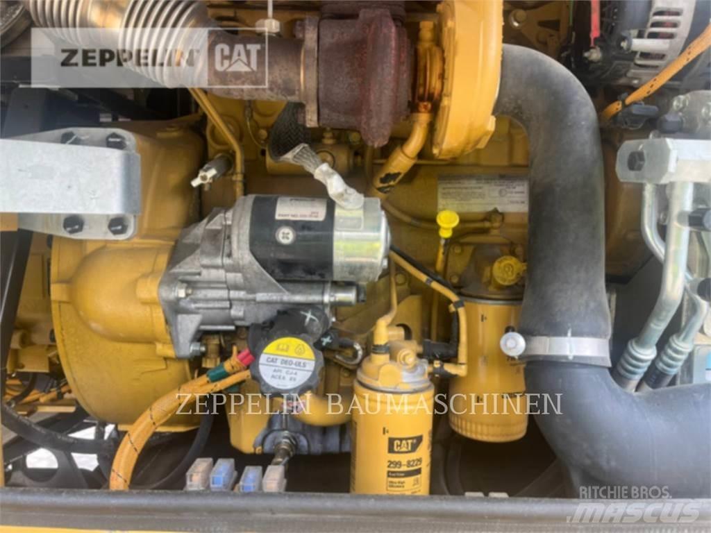 CAT M315D Gumikerekes kotrók