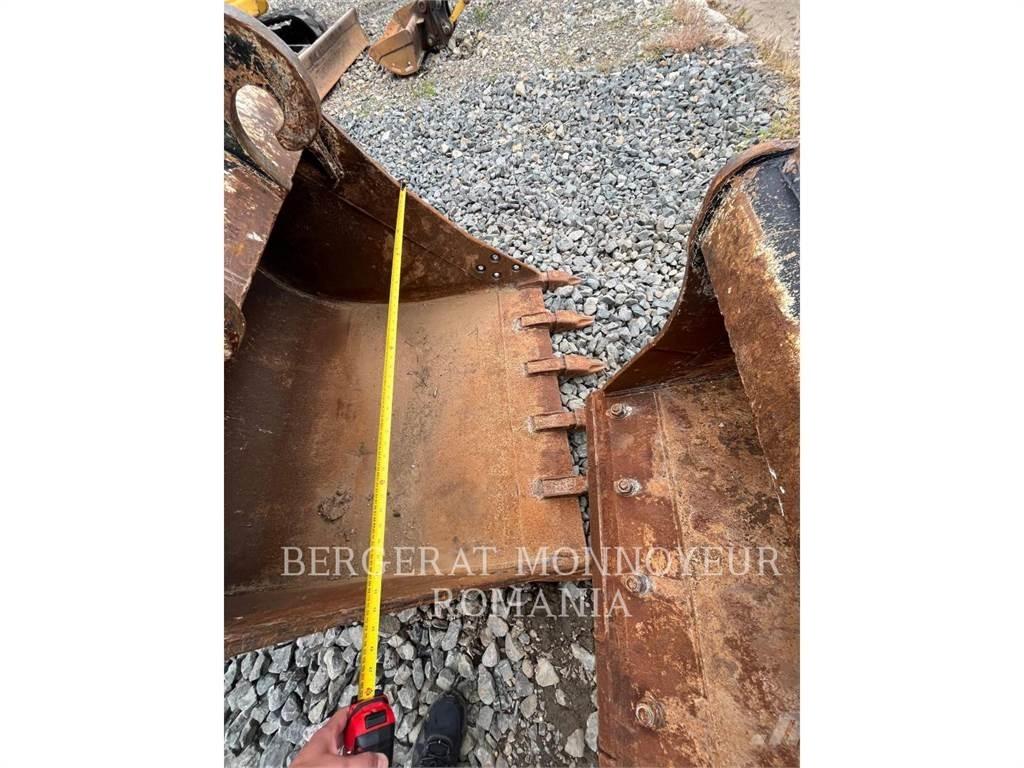 CAT M315F Gumikerekes kotrók