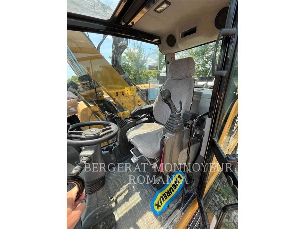 CAT M315F Gumikerekes kotrók