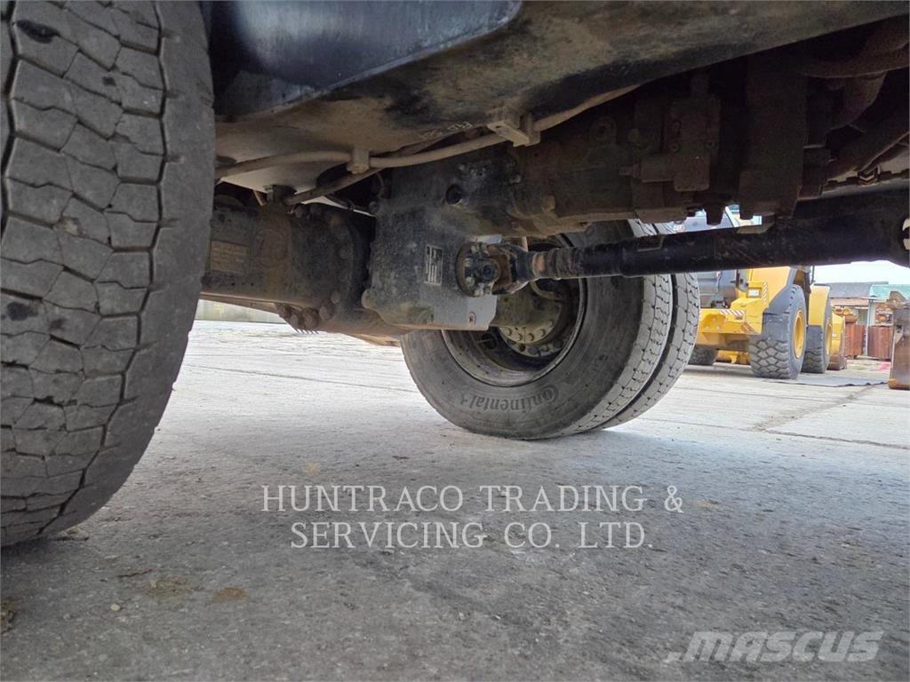 CAT M315F Gumikerekes kotrók