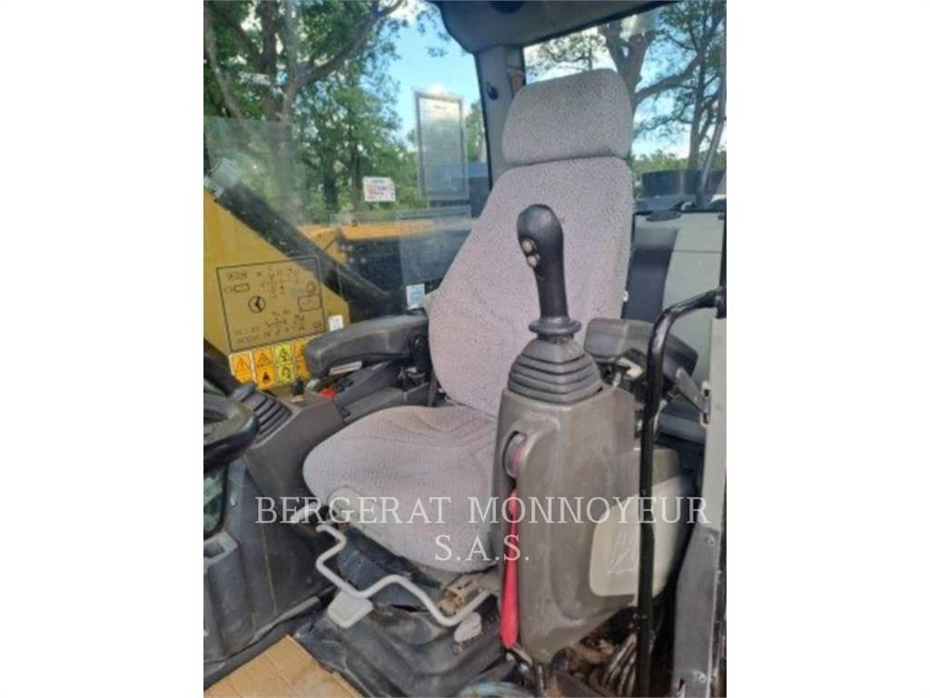 CAT M315F IVC Gumikerekes kotrók