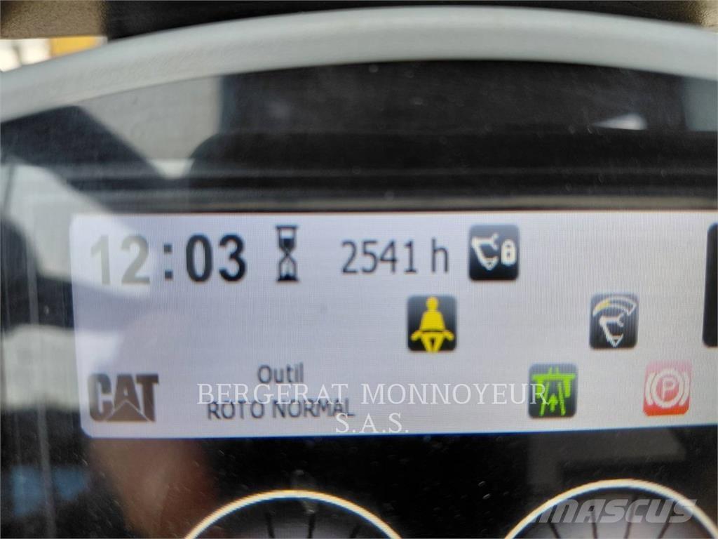 CAT M315F IVC Gumikerekes kotrók