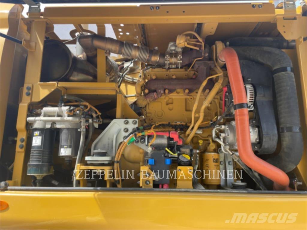 CAT M316-07A Gumikerekes kotrók