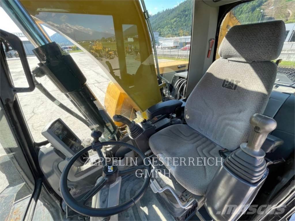 CAT M316D Gumikerekes kotrók