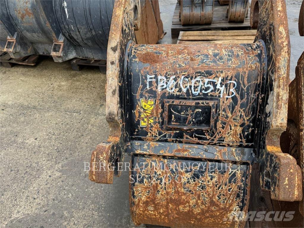 CAT M316F Gumikerekes kotrók