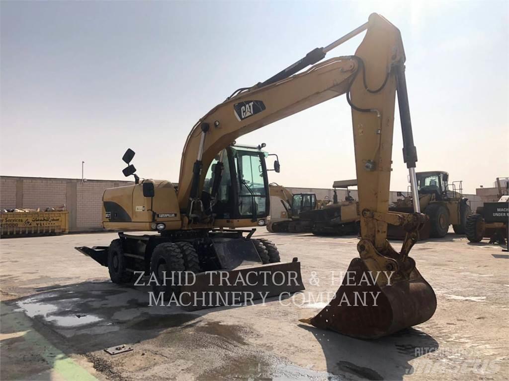 CAT M317D Gumikerekes kotrók