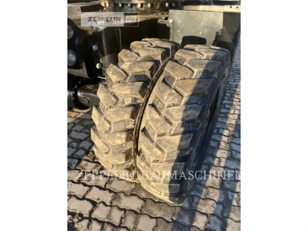 CAT M317F Gumikerekes kotrók