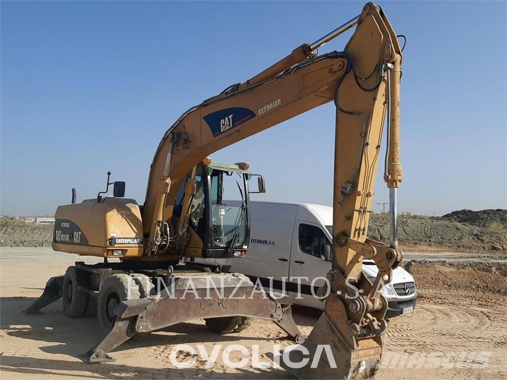 CAT M318 Gumikerekes kotrók