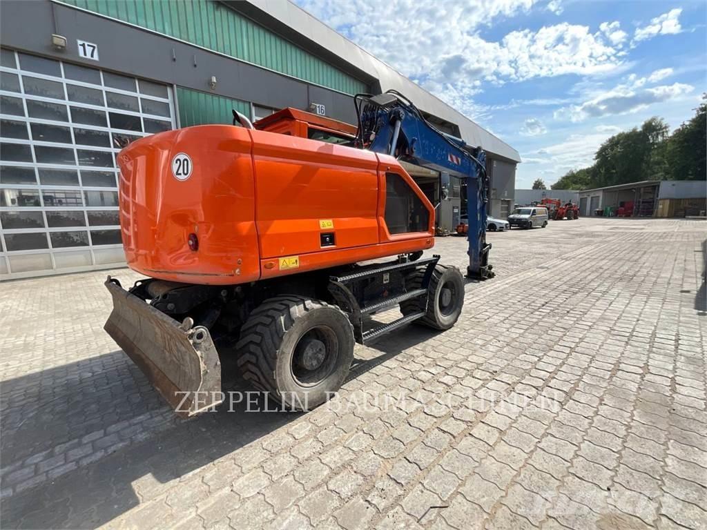 CAT M318-07A Gumikerekes kotrók