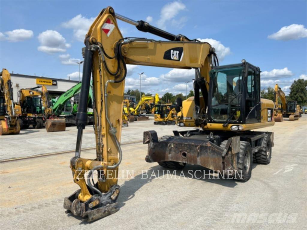 CAT M318D Gumikerekes kotrók